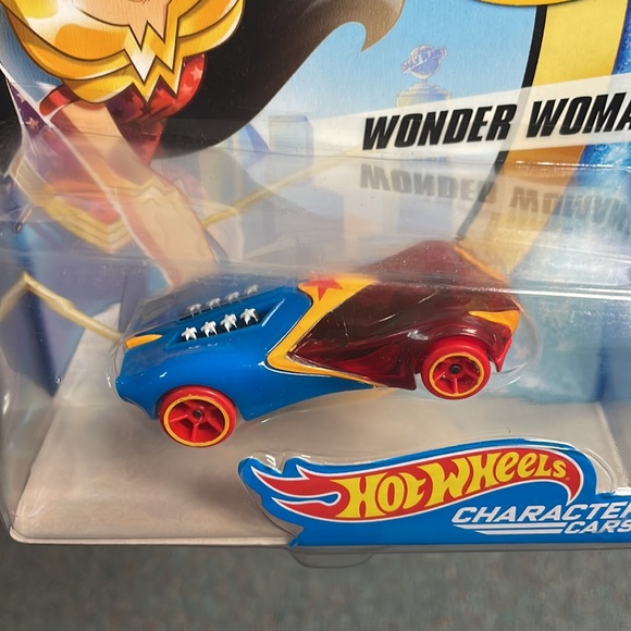 Wonder Woman - Picture 3 of 3